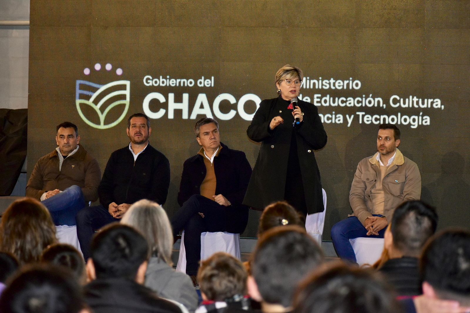 Las Garcitas: el Gobernador Zdero ratificó la política educativa con las entregas de elementos deportivos y de útiles a escuelas de esa región 