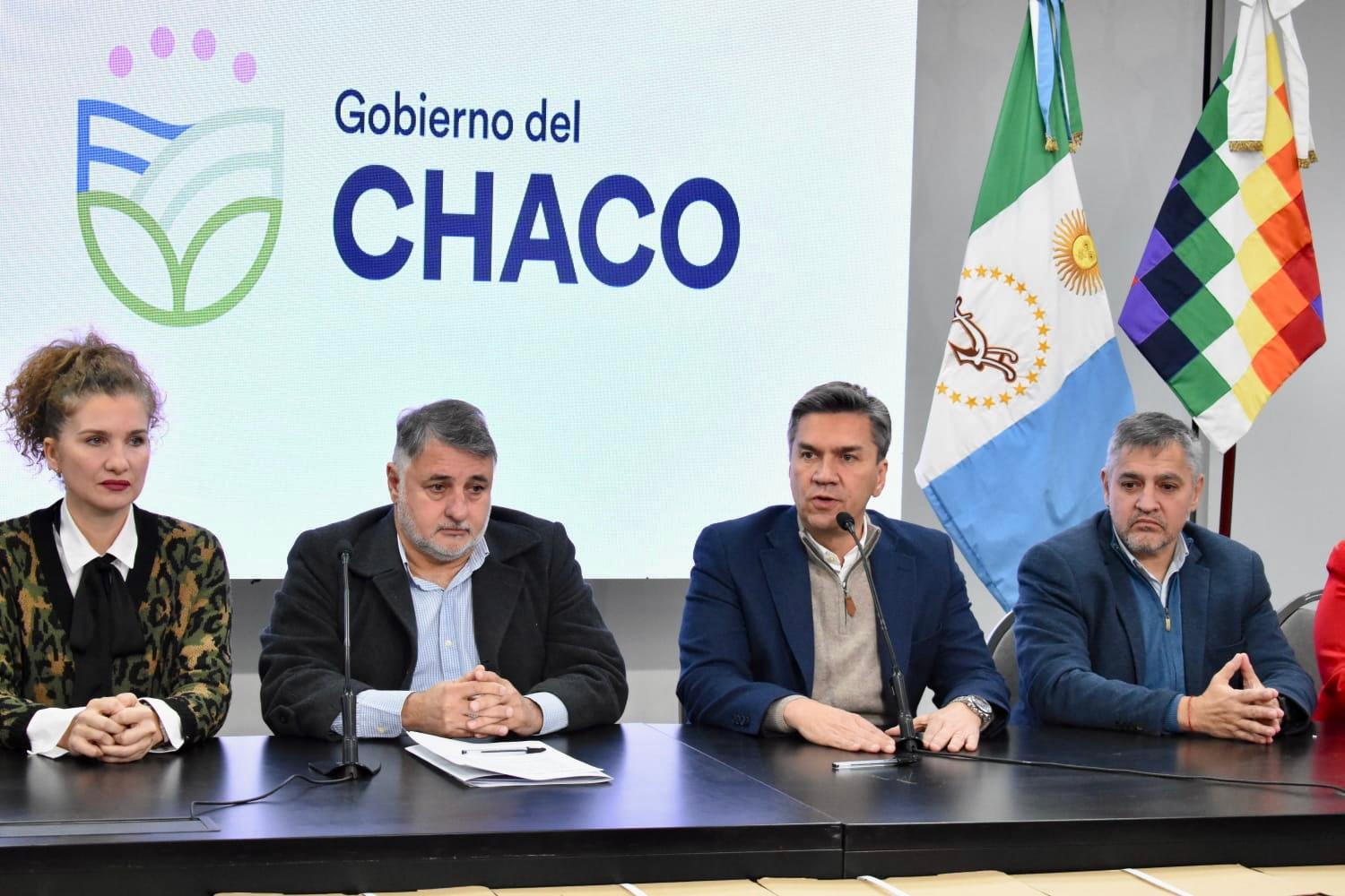El Gobernador Zdero entregó equipos informáticos para registros civiles de toda la provincia