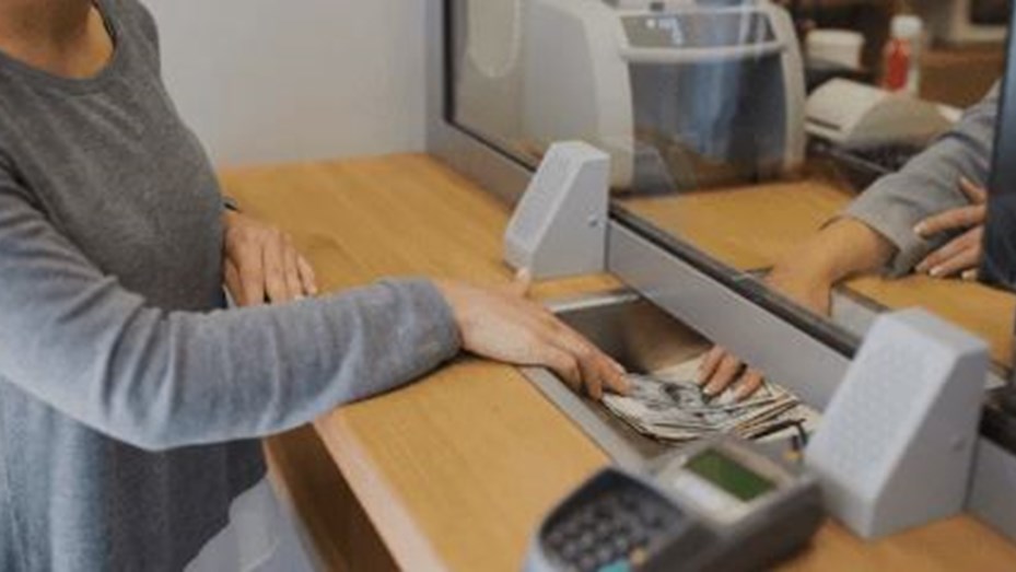 Bancarios acuerdan aumento salarial en línea con la inflación y el básico supera $1.850.000