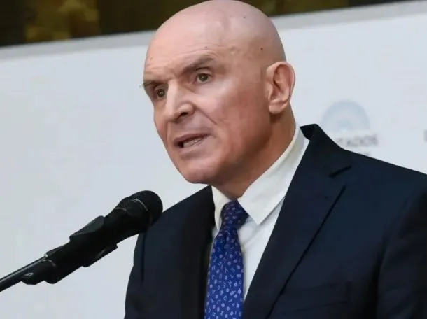 (Video) José Luis Espert insultó a Florencia Kirchner en un congreso y fue echado entre abucheos