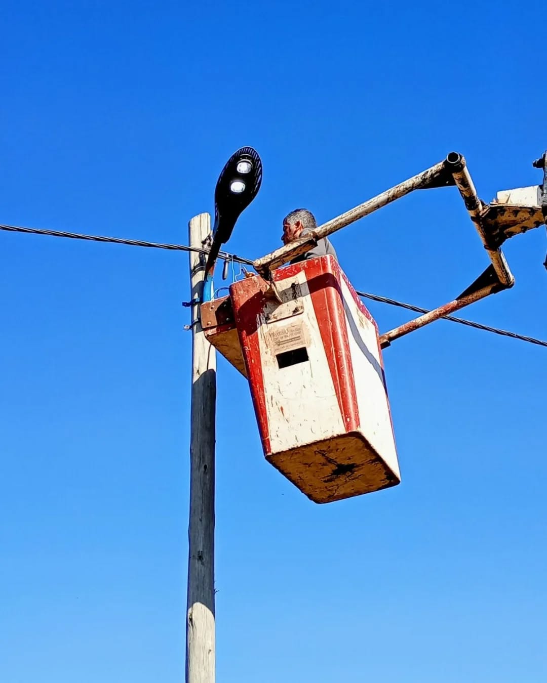 Fontana mejora su alumbrado público con luces LED en distintos barrios
