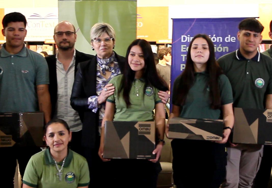 Educación entregó calzados de seguridad a estudiantes de escuelas técnicas para las prácticas profesionalizantes