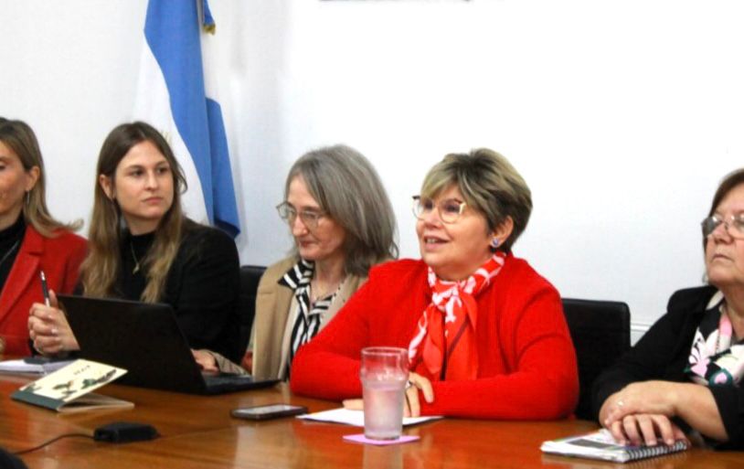 Naidenoff: “Sentimos el acompañamiento de los docentes y confío en ellos para seguir por este camino”