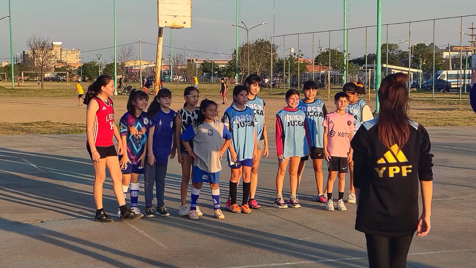 Encuentro de escuelitas de fútbol mixto en el Parque Urbano Tiro Federal