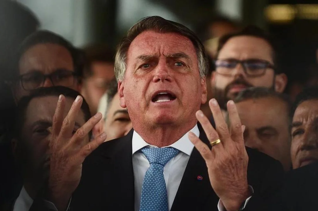 Al igual que Cristina Kirchner, Jair Bolsonaro deberá cumplir prisión domiciliaria con tobillera