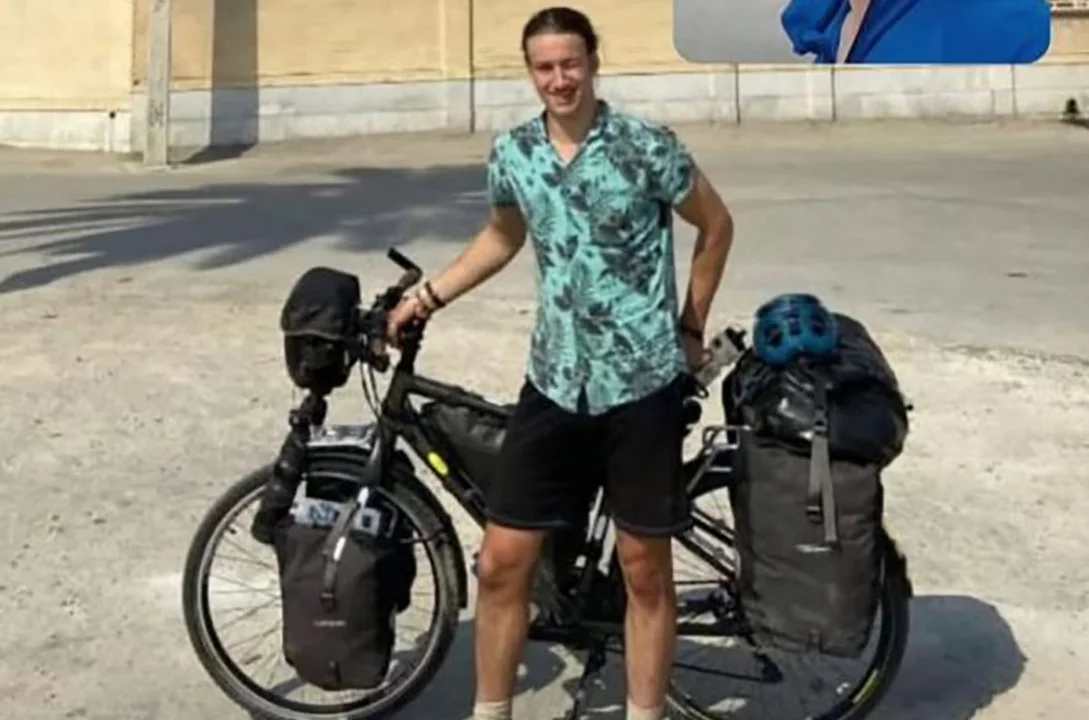 El joven ciclista francés que recorría Irán está detenido, informó Teherán