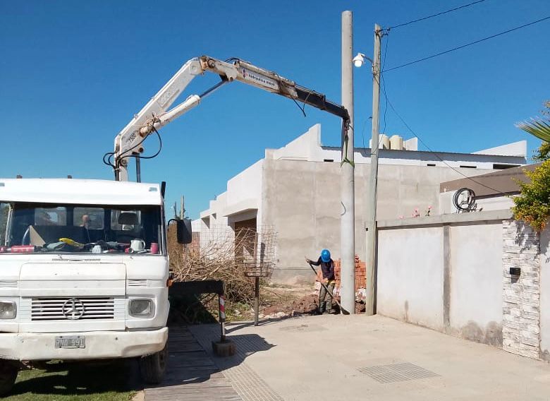 SECHEEP: avanza el plan de infraestructura eléctrica en Castelli y El Sauzalito