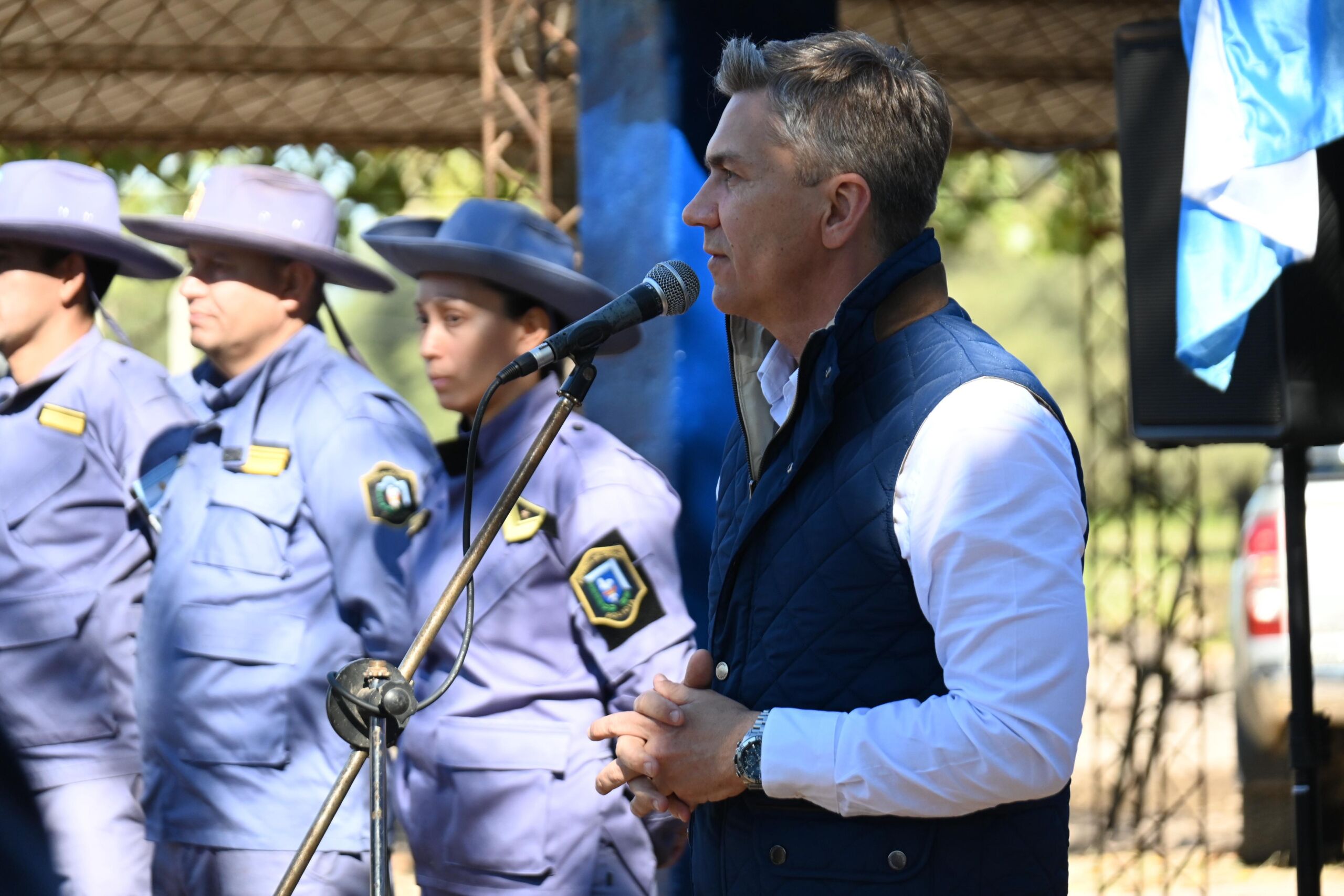 El Gobernador Zdero entregó un nuevo vehículo a la Policía Rural en San Martín y reafirmó su compromiso con la seguridad del campo