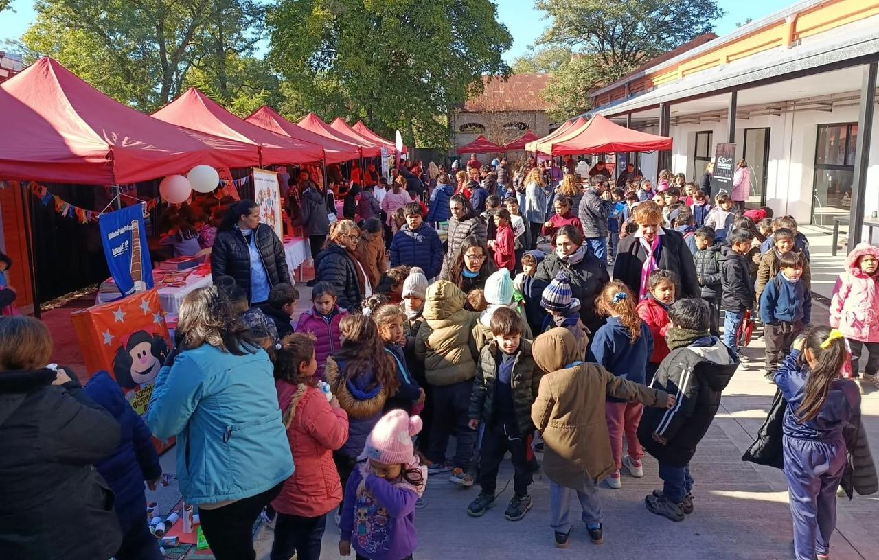 La Feria Provincial del Libro con múltiples actividades acerca a los chicos a la lectura
