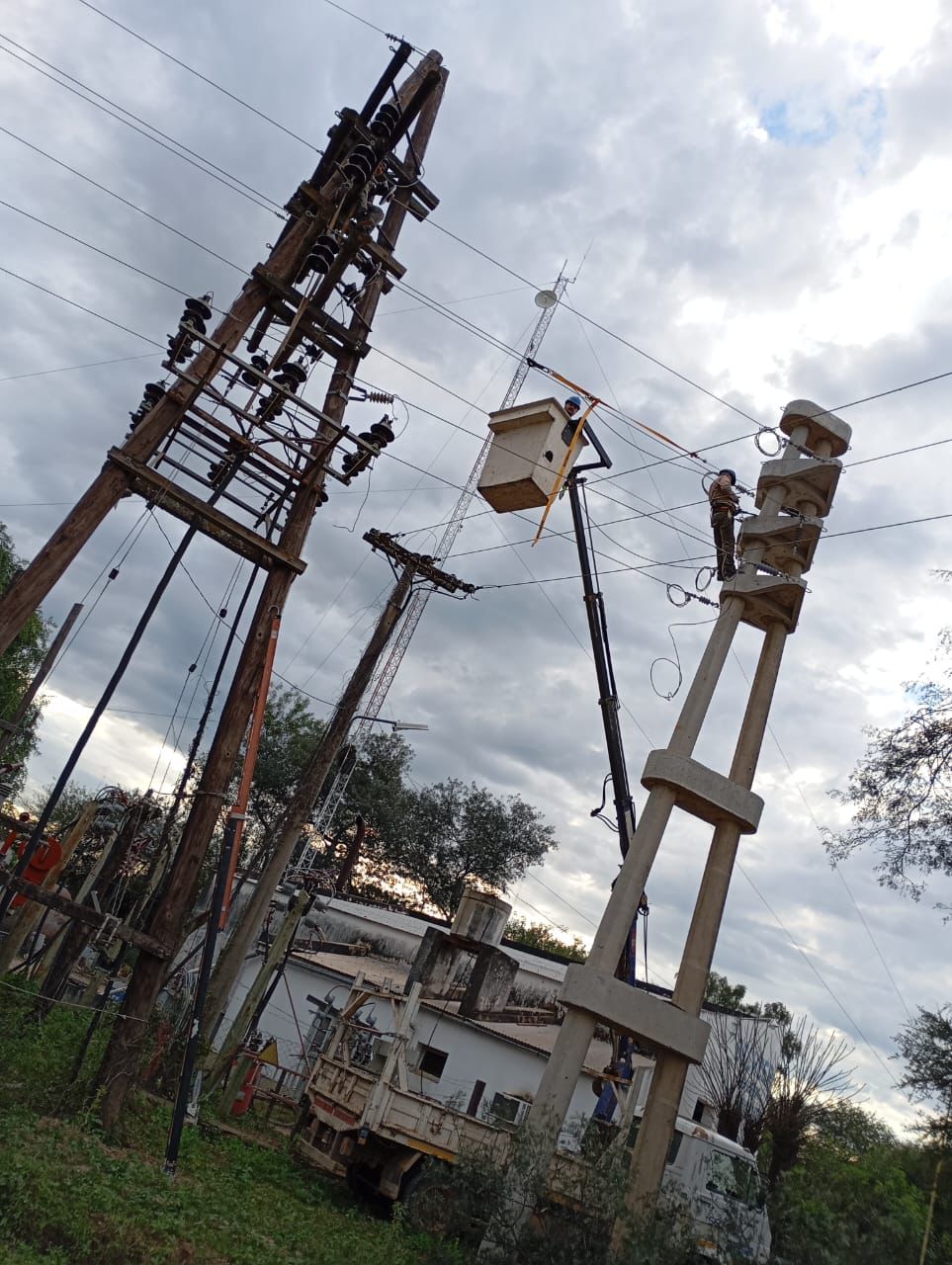SECHEEP avanza con la mejora de la red de energía eléctrica que une a gran parte de El Impenetrable