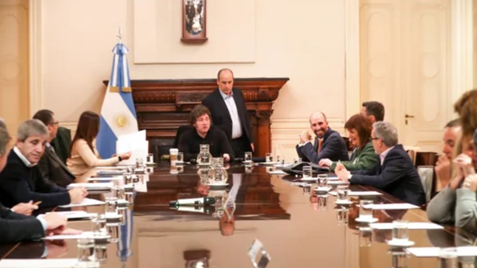 Fallo por YPF: Milei convocó a su Gabinete para definir la estrategia legal