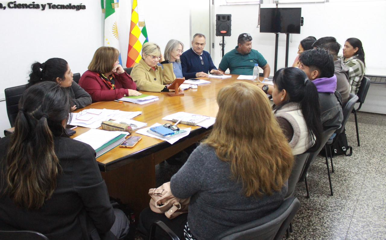 El Ministerio de Educación y el IDACH avanzan en acciones que fortalecen la educación bilingüe intercultural