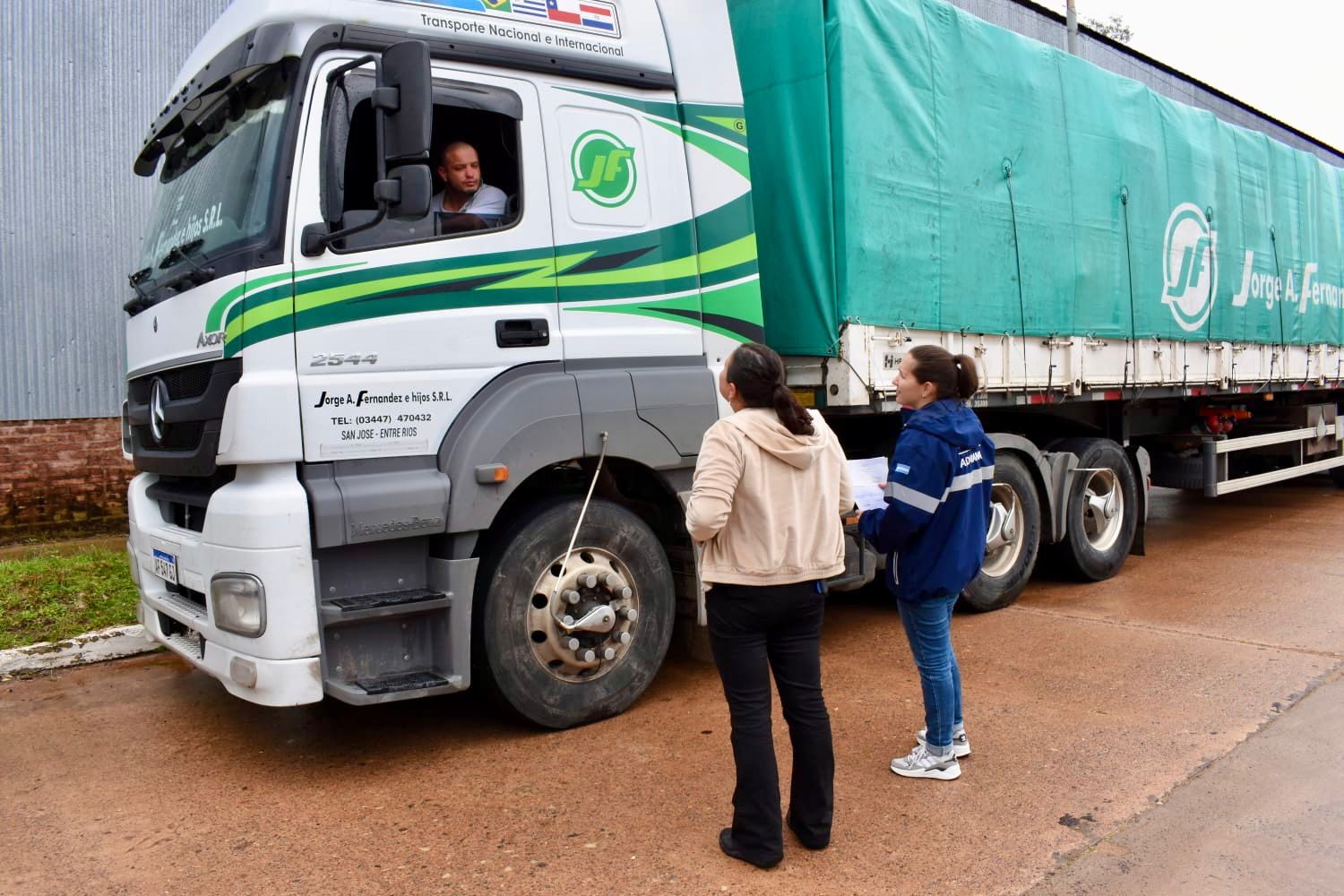 El Puerto de Barranqueras hace historia: llegó el primer container de importación