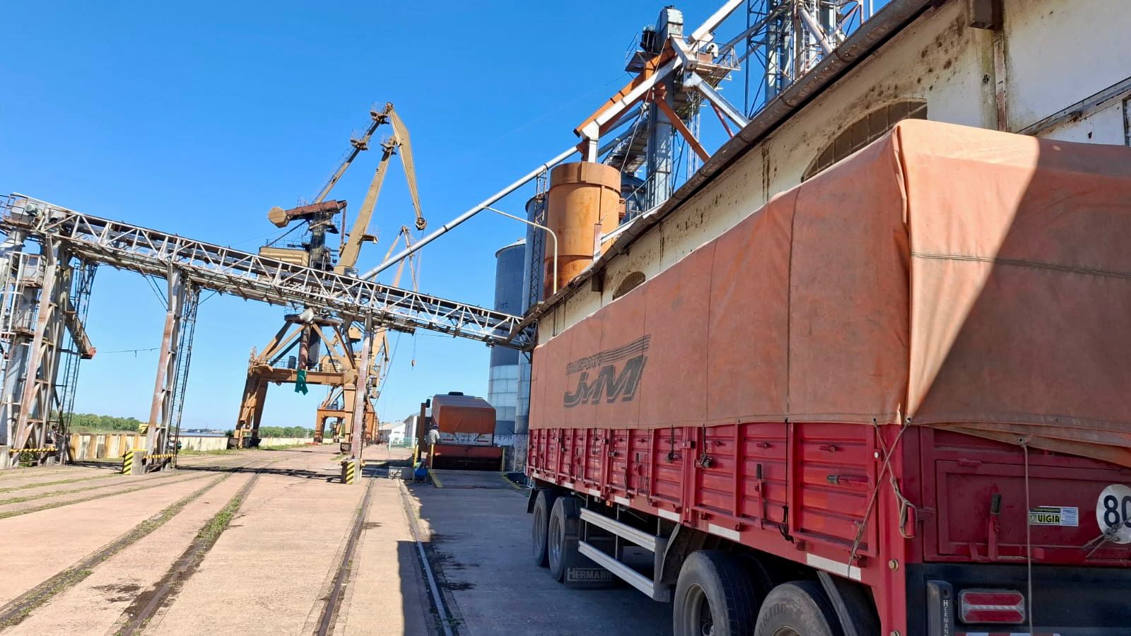 Después de años de inactividad: el Puerto de Barranqueras recibe trigo proveniente de Santa Fe