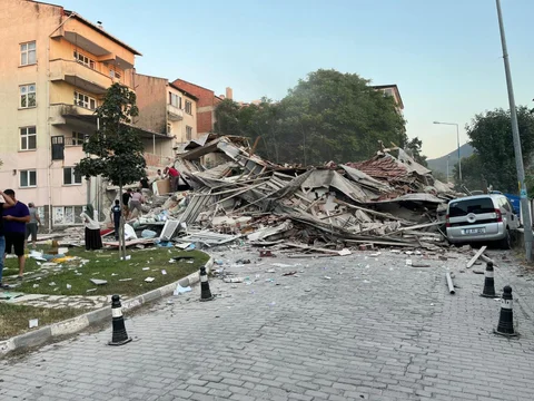 Un sismo de magnitud 6,1 deja un muerto y 29 heridos en el noroeste de Turquía