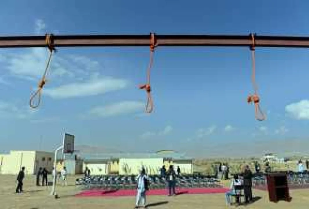 Irán subió a la horca a dos hombres al amanecer