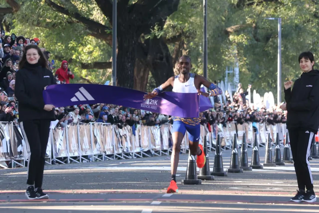 El ugandés Jacob Kiplimo ganó la media Maratón de Buenos Aires