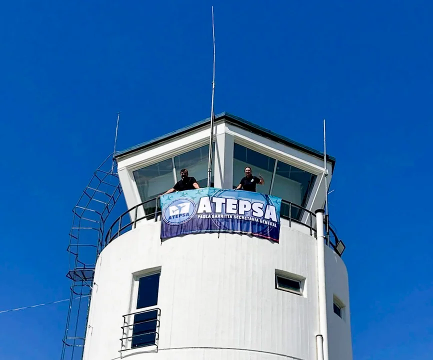 Advertencia del gobierno por el paro de mañana de los Controladores Aéreos