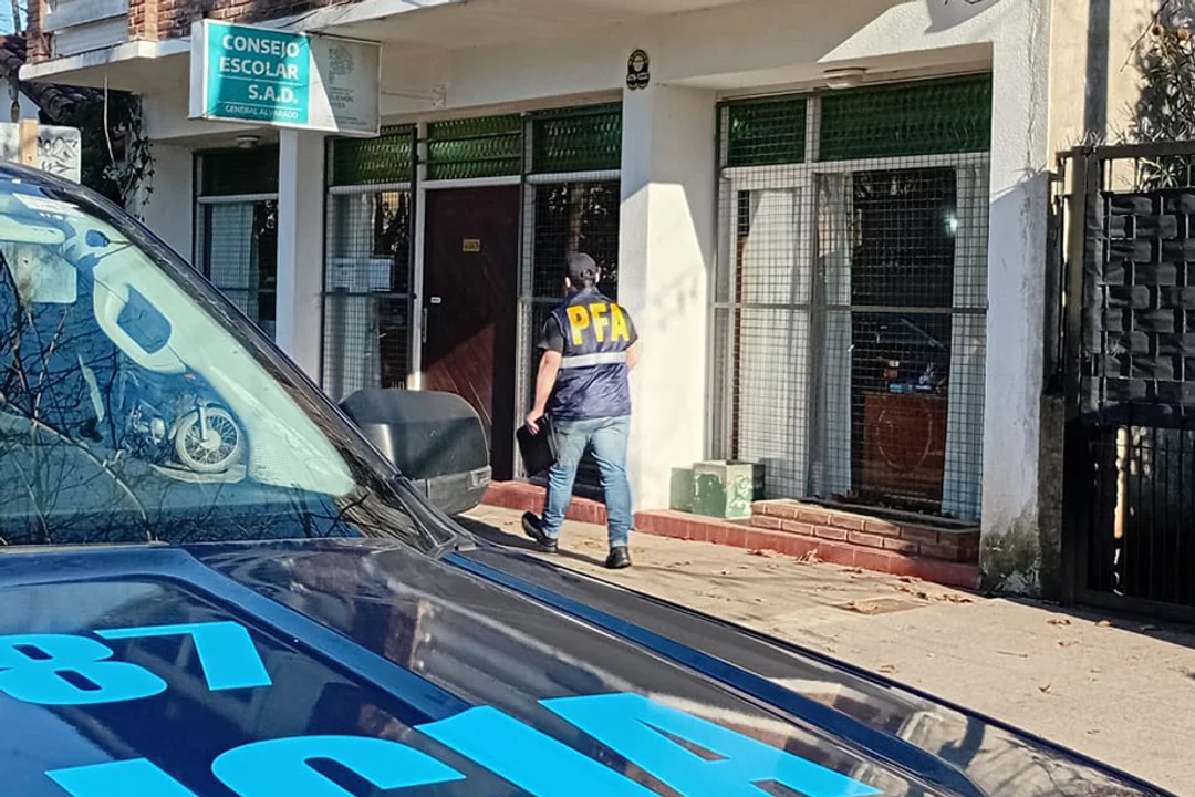 General Alvarado: allanamientos por presunta distribución de agua no potable en escuelas