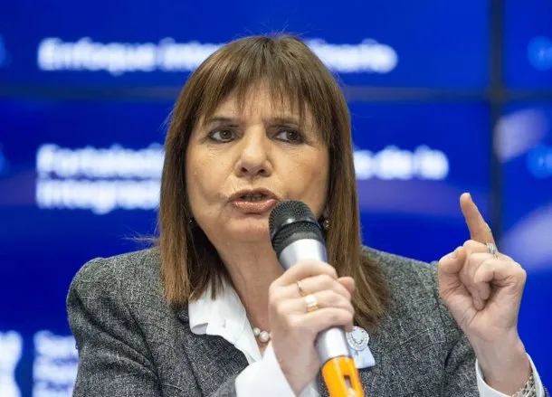 Patricia Bullrich prohíbe entrar a todos los estadios del país al jefe de la barra de Independiente