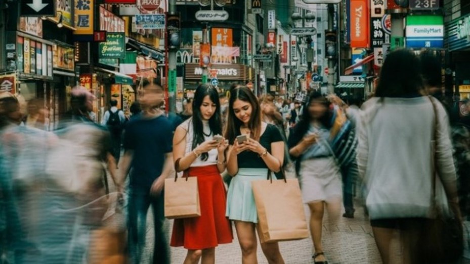 Japón: quieren limitar el uso de los smartphones a dos horas diarias