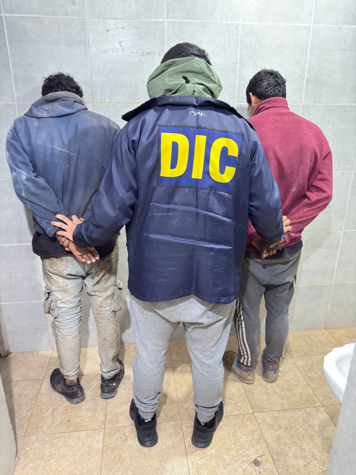 En la madrugada de hoy, la Policía del Chaco interceptó a dos hombres con elementos de dudosa procedencia en la ruta 11