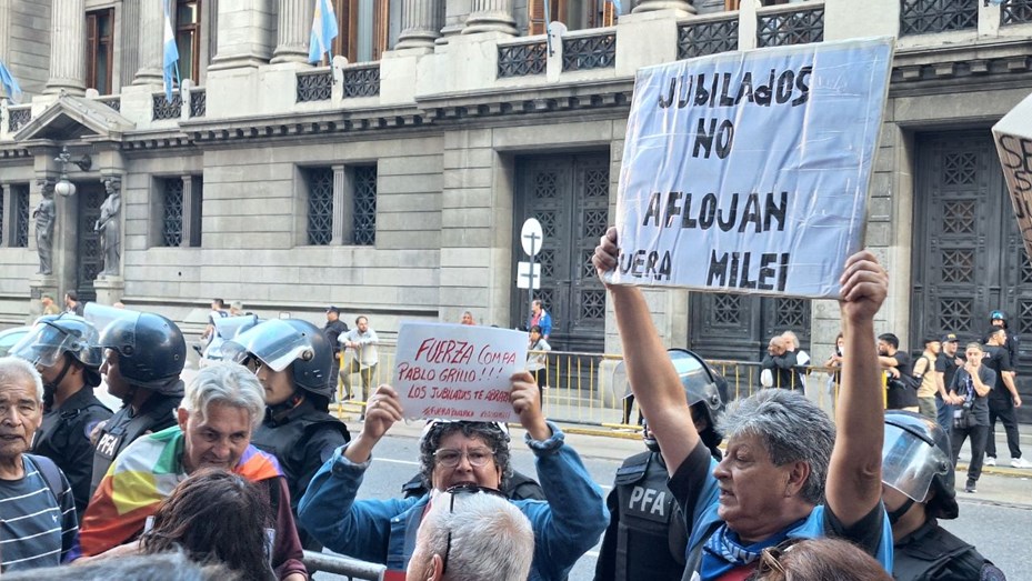 Miércoles movilizado: jubilados y organizaciones marchan contra los vetos