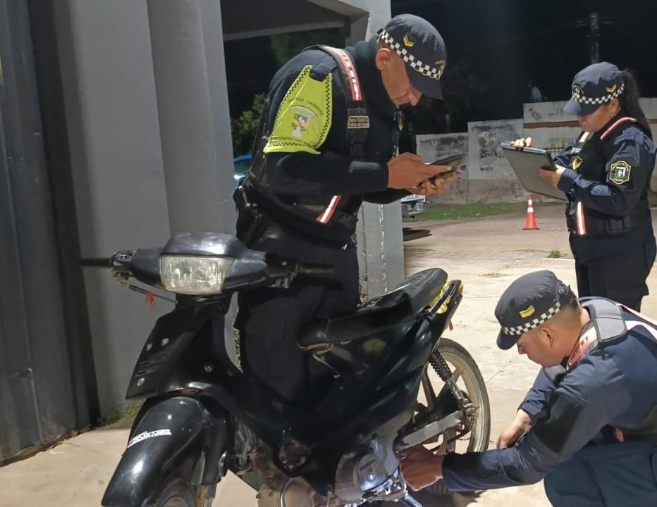 Policía Caminera recuperó una camioneta, un automóvil, motocicletas y detuvo personas con pedidos de captura 