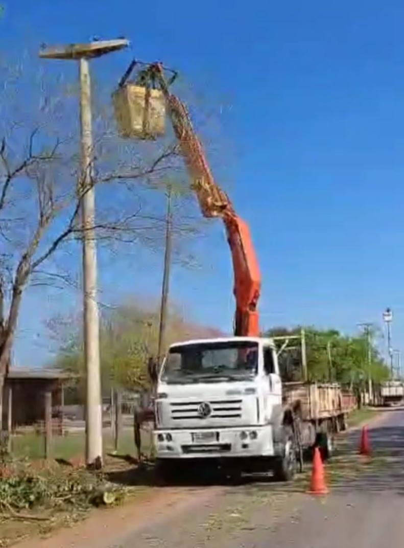 Adiós a los postes de madera: moderna infraestructura eléctrica y resistente para Castelli