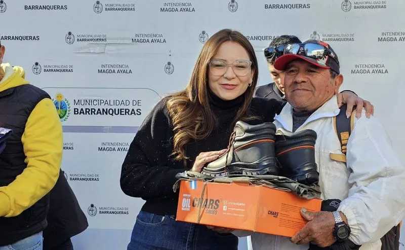 La intendenta Ayala encabezó la entrega de uniformes para personal municipal