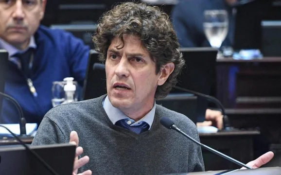 La UCR se manifestó en contra de los vetos de Milei y adelantó que los rechazará en el Congreso