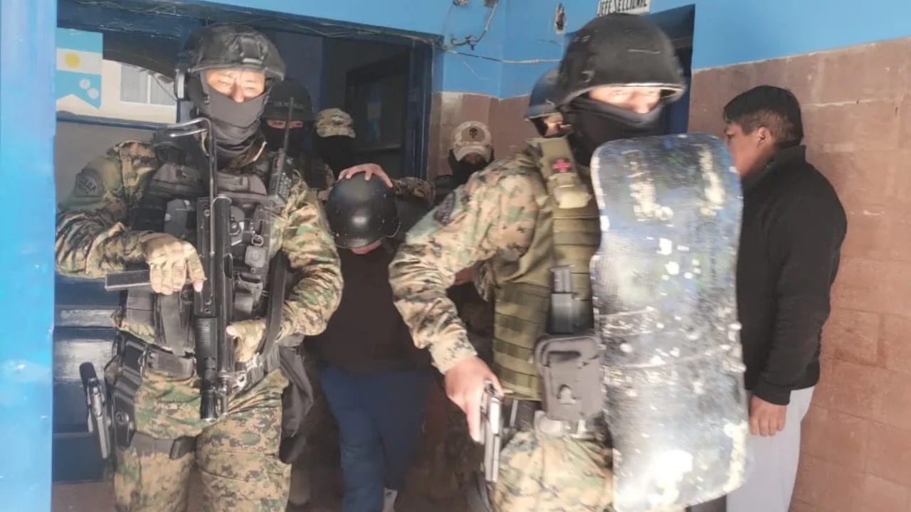 Triple crimen: trasladan a máxima seguridad en Jujuy al sospechoso detenido en Bolivia bajo fuerte operativo