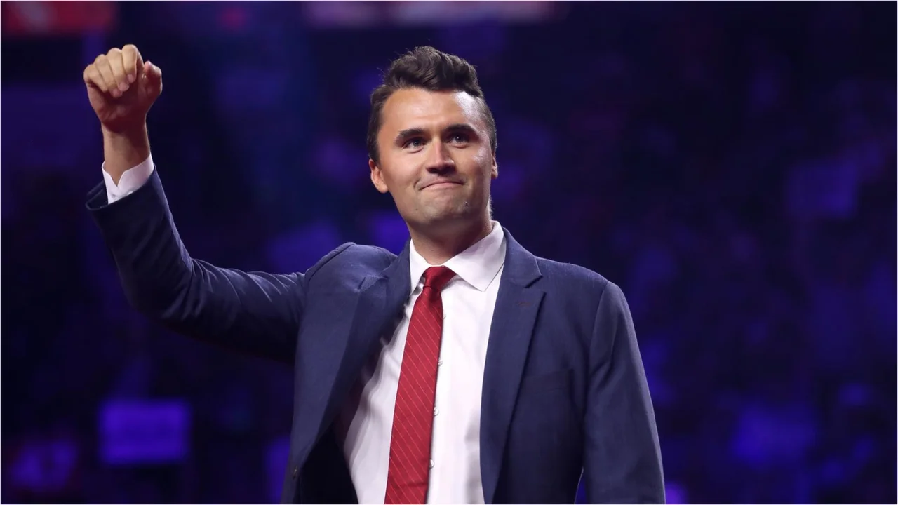 Charlie Kirk, activista aliado de Trump, murió tras ser baleado en un evento universitario en Utah