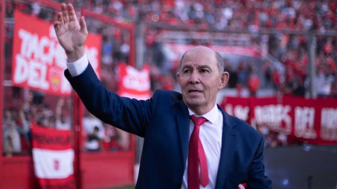 El mensaje de Bochini a los jugadores: «Juegan en Independiente, tienen que pelear el campeonato»