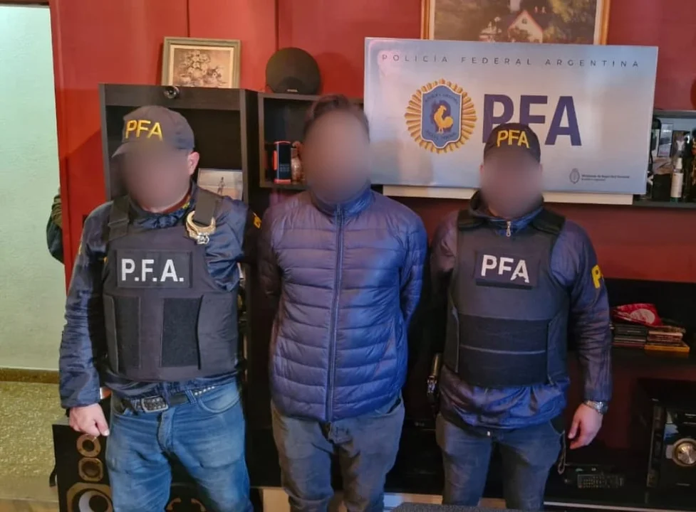 “Debería ser colgado en una plaza pública”: detuvieron a un abogado de 55 años que amenazó de muerte a un juez