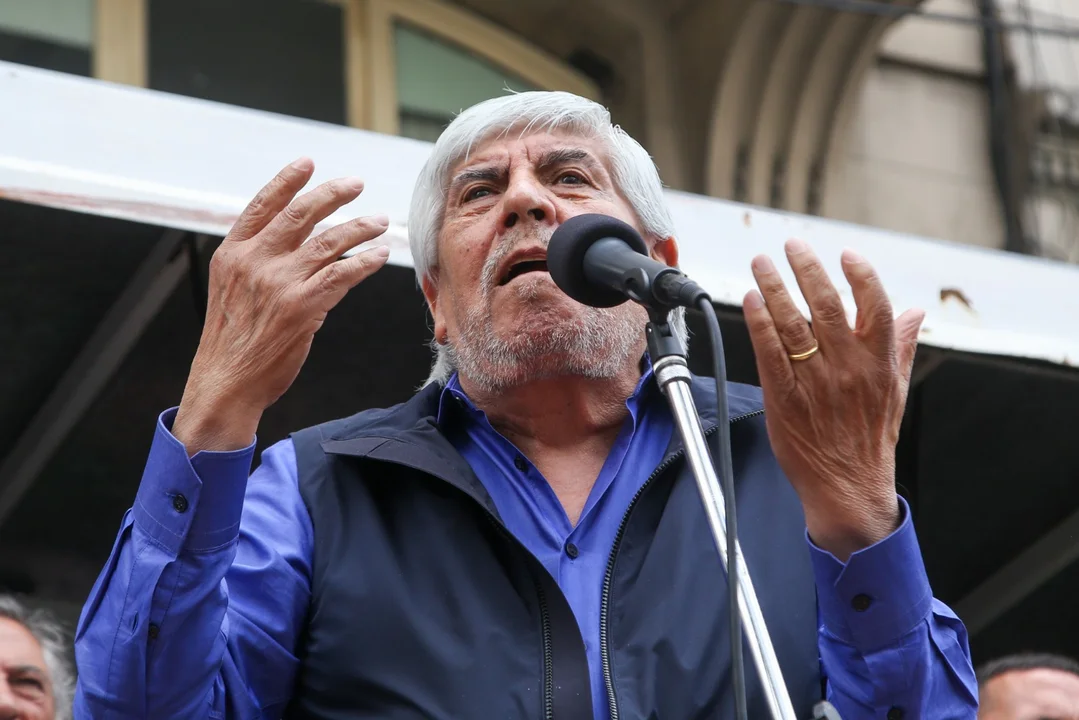 Camioneros cerró un acuerdo de incremento salarial en etapas hasta febrero del 2026