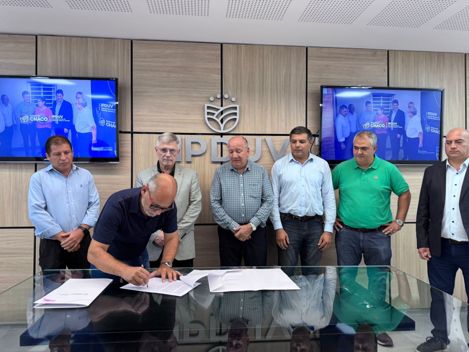 Regularización dominial: el Instituto de Vivienda acerca soluciones a familias de Presidencia Roca y de Laguna Limpia