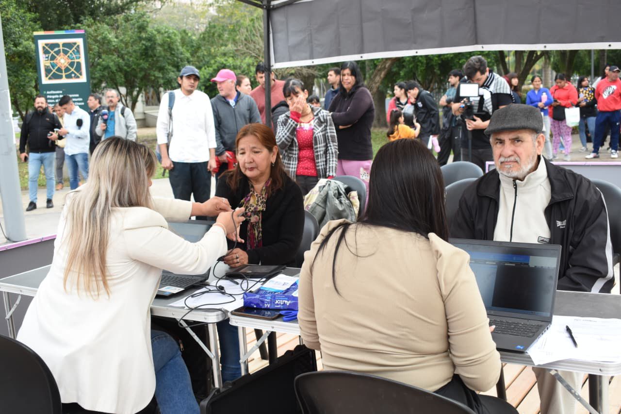 El Gobierno Provincial puso en marcha la nueva unidad móvil del Registro Civil