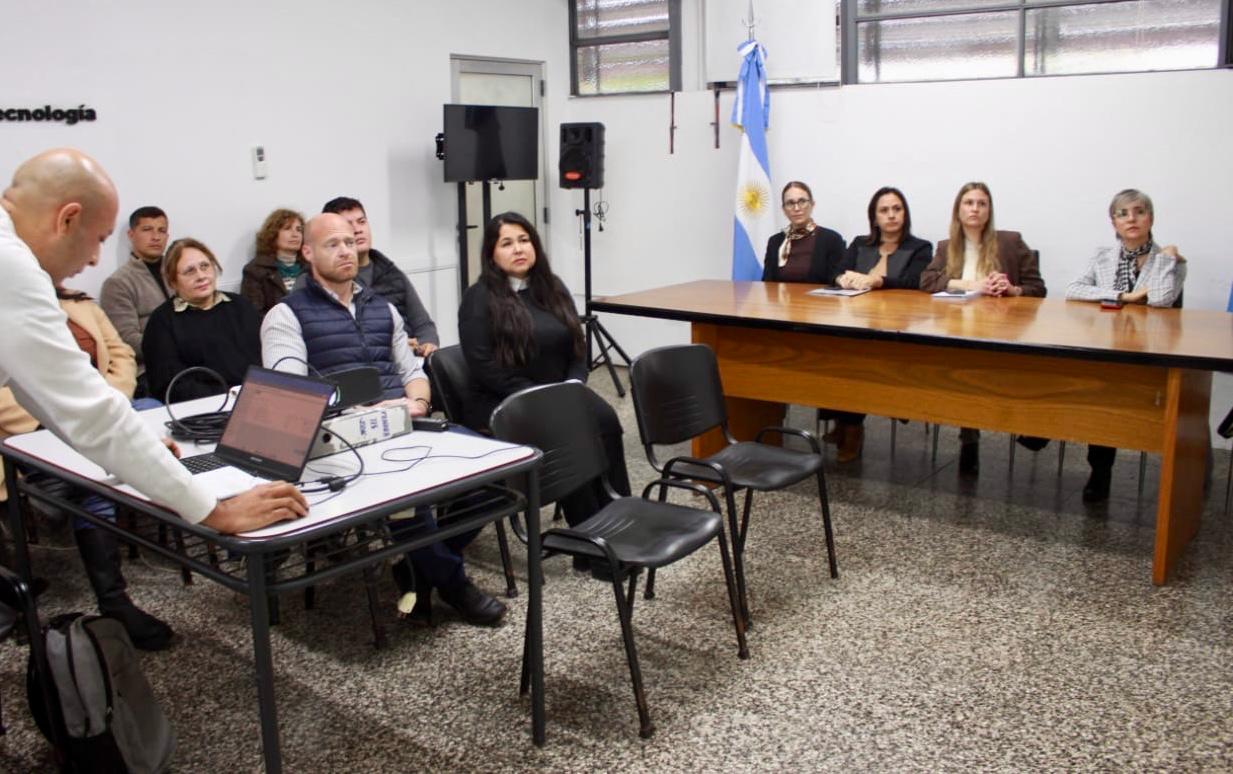 Más control y transparencia: educación y ECOM implementan un sistema para ordenar stock de compras