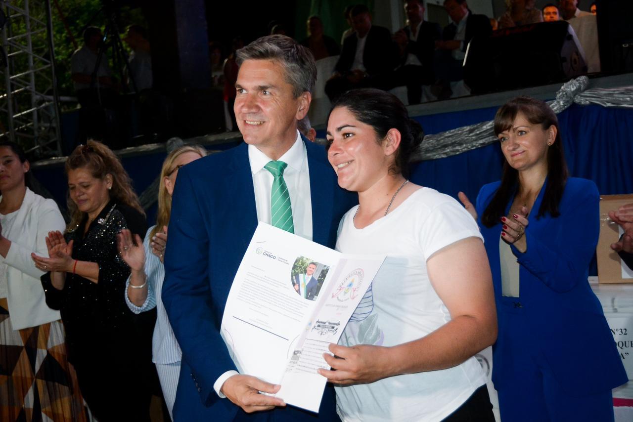 ”Este Gobierno seguirá acompañando a Charata para que continúe brillando”, afirmó el primer mandatario provincial.*