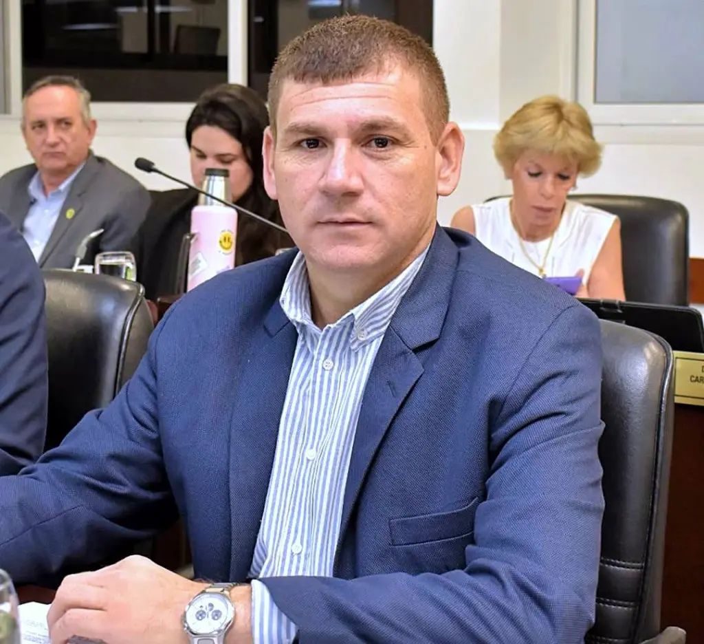 Lazzarini cruzó a Pío Sander: “es inadmisible que se adjudique obras del Gobierno Provincial