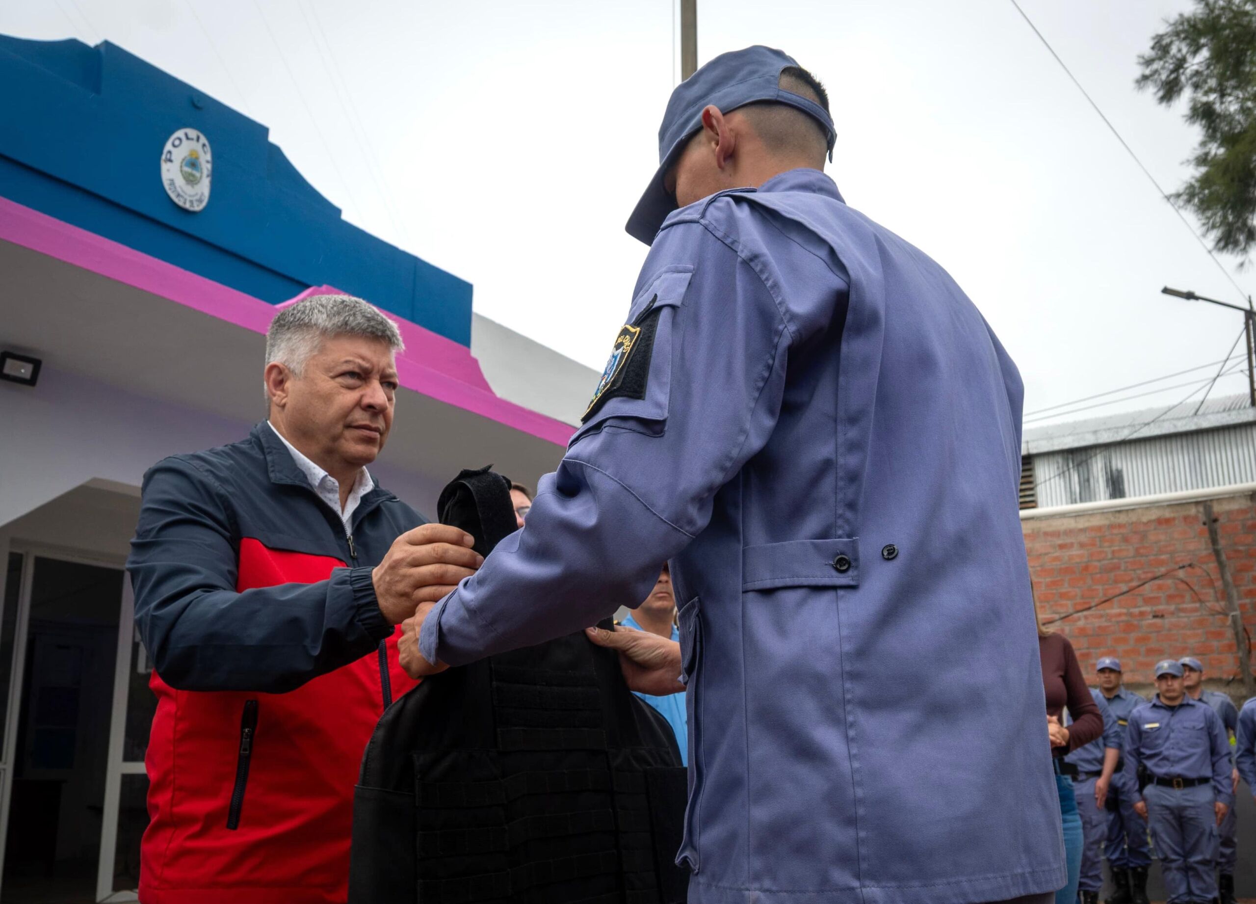 El Plan Estratégico de Seguridad avanza: Zdero entregó patrullero okm y chalecos balísticos en Plaza