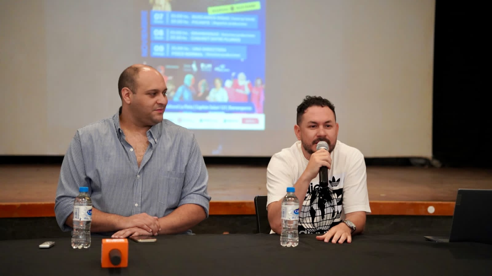 La *Municipalidad de Barranqueras* acompañó la presentación del *Festival del Humor “Carcajadas Chaqueñas”