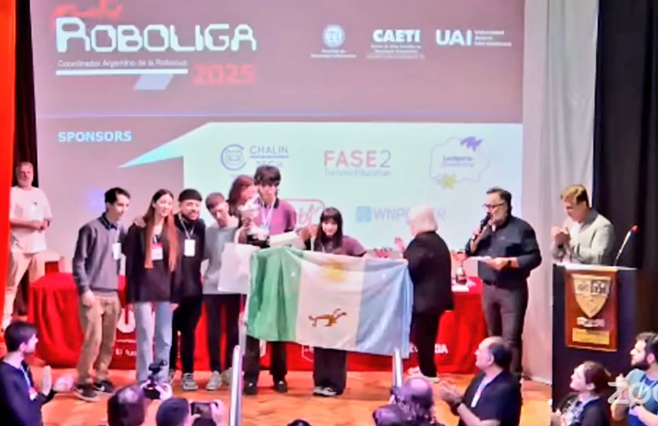 Orgullo chaqueño: estudiantes de la EET N° 2 ganaron el primer puesto en la Roboliga 2025