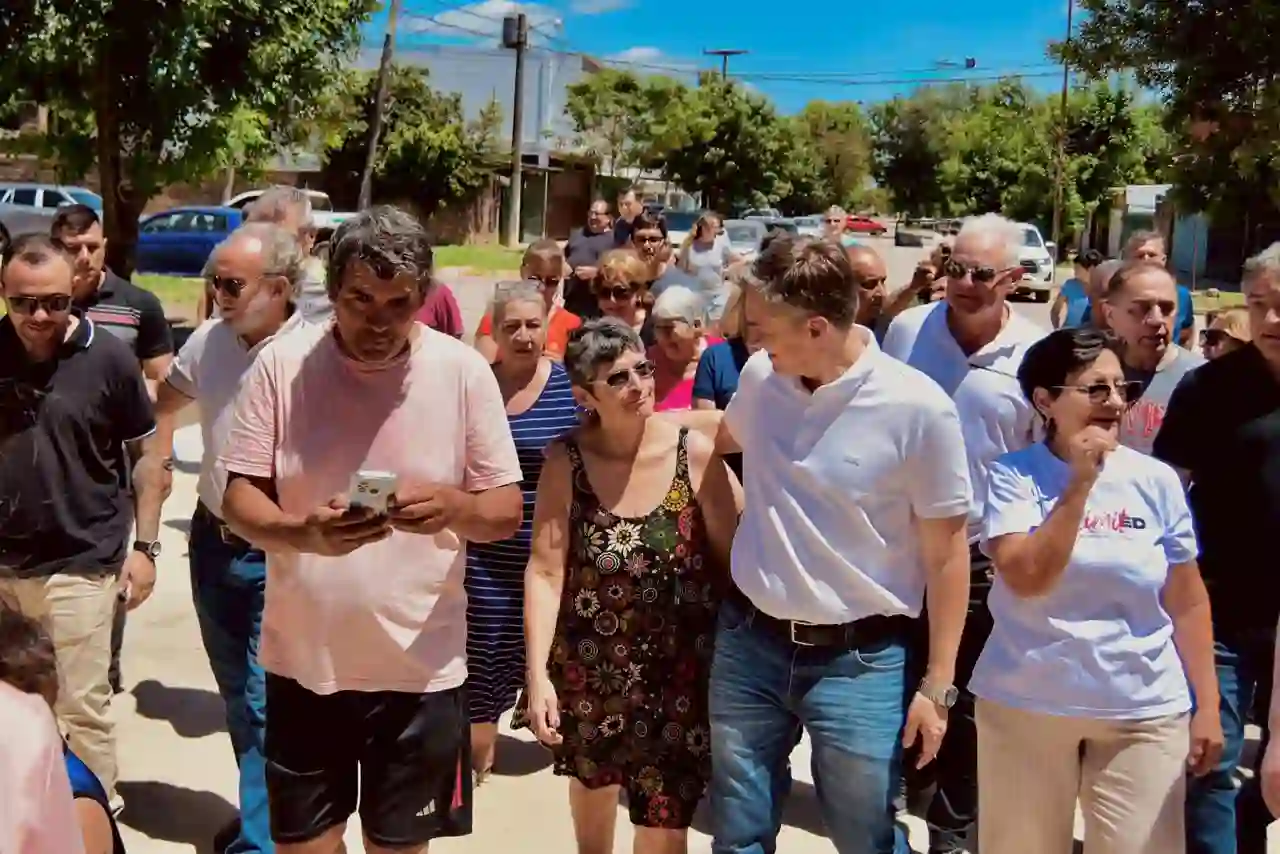 Trabajo conjunto que transforma: Villa Elisa suma nuevas cuadras de pavimento