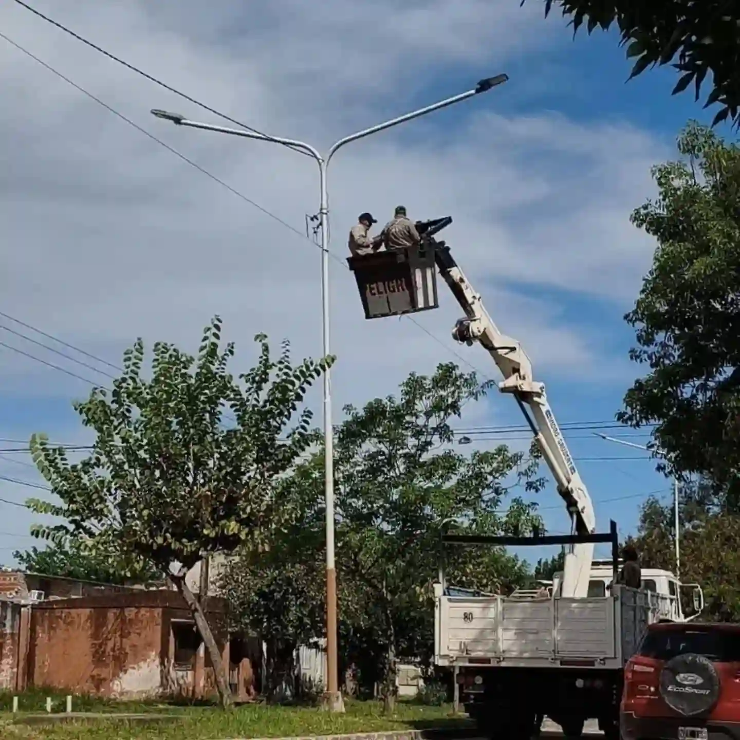 Barranqueras: la Secretaría de Obras Públicas optimiza el alumbrado en distintos sectores de la ciudad