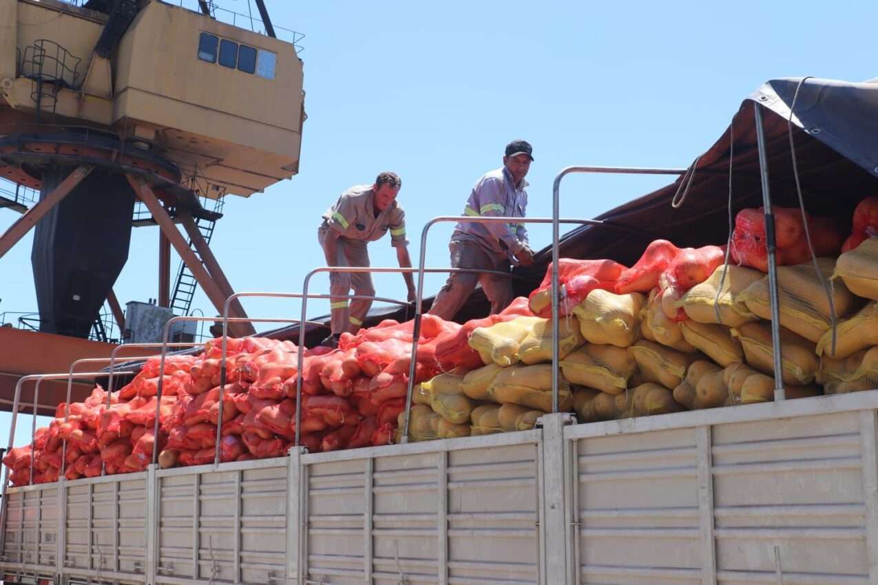 Histórico: el Puerto de Barranqueras envía a Uruguay su primera carga de zapallo chaqueño