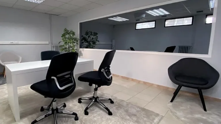 Detienen a una mujer trans acusada de abuso sexual de un menor en una peluquería