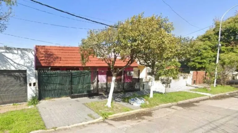 Mató a su novio a puñaladas, le avisó a su suegra y escapó: tiene 16 años y sigue prófuga