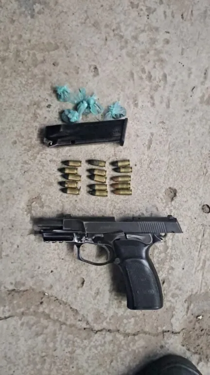 Rápido accionar policial ante incidentes con arma de fuego entre simpatizantes de Villa Alvear: nueve demorados